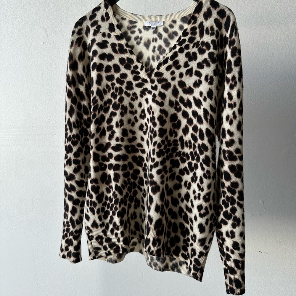 Equipment cashmere leopard print V-neck knit